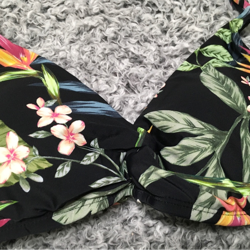 Kona Sol Black Floral S Twist-Front Halter Removable Cups Tie-Back Bikini Top - Picture 2 of 8
